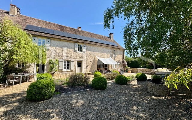 Character property - Near Meursault 