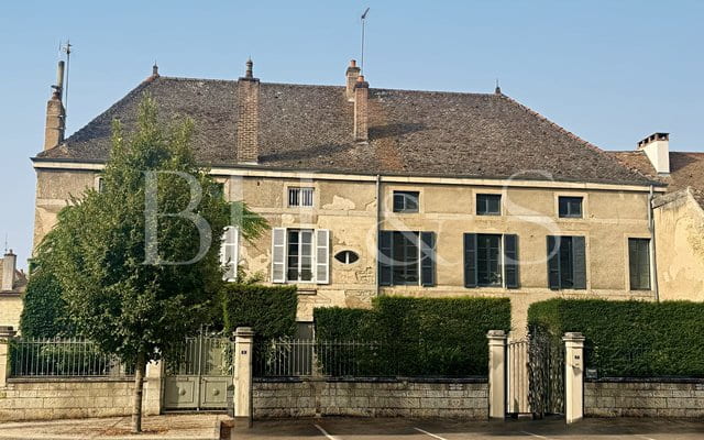 Maison de maître et dépendances, proche Beaune