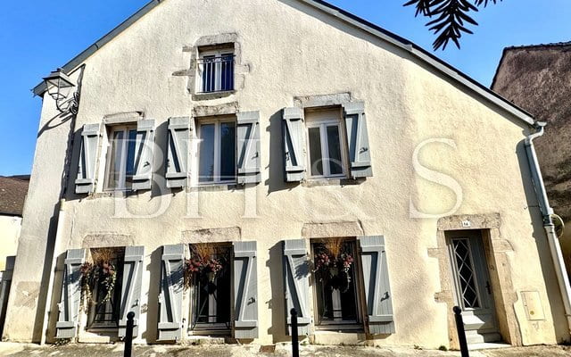 Renovated house, wine growing village
